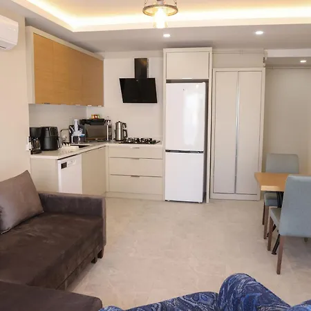 Apart Otel Livia 3*