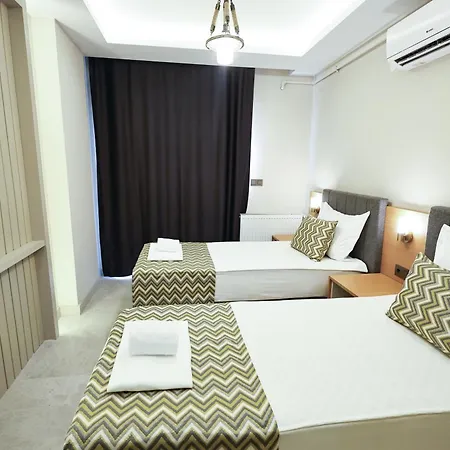 Apart Otel Livia 3*